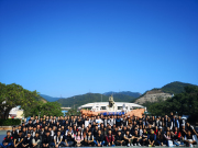 天氣晚來(lái)秋，巨沃徒步行